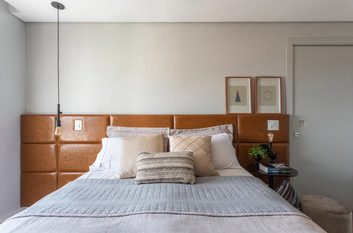 Cabeceira em couro personalizada para quarto residencial